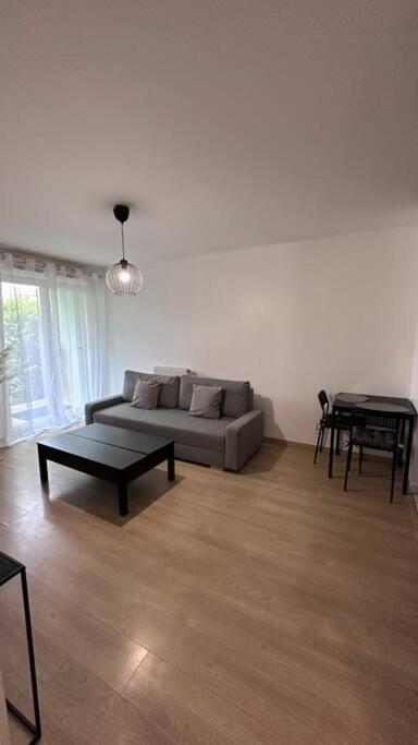 Appartement A Fleury-Merogis Proche De Paris Exterior photo
